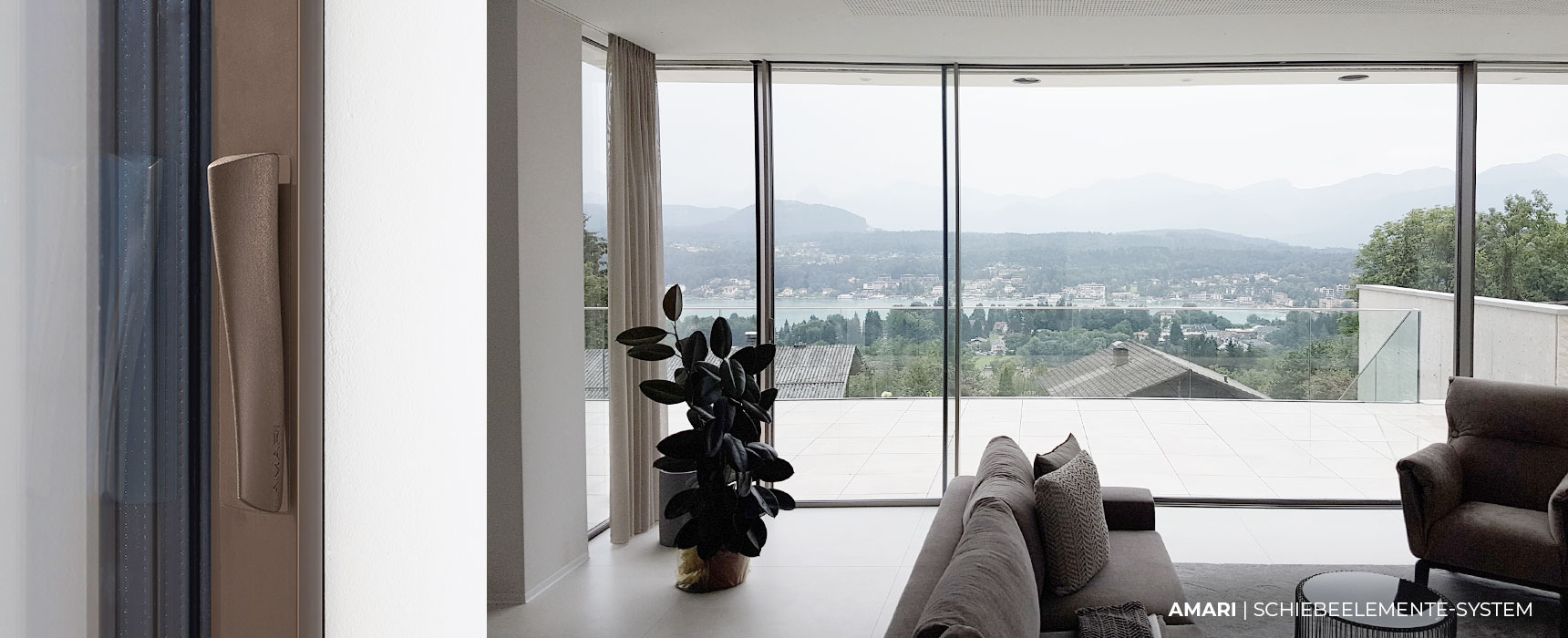 High-End-Schiebeelement von „amadeus by AMARI“ und Detailaufnahme des Griffes