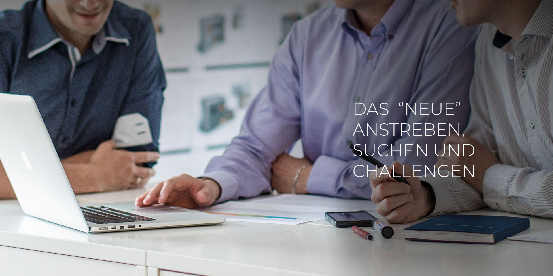 Foto einer Besprechung: das "Neue" anstreben, suchen und challengen